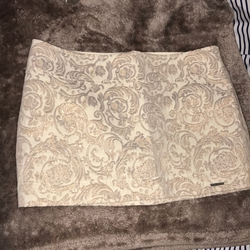 Beige gold shimmer detailed mini skirt